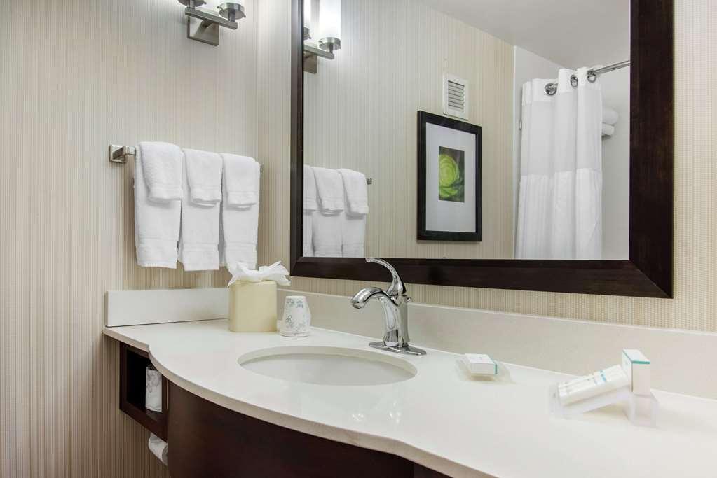 Hilton Garden Inn Portland Airport Экстерьер фото